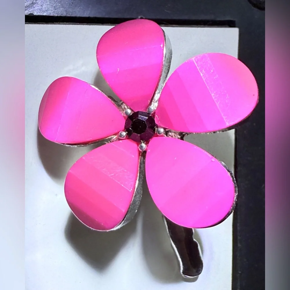 Vintage earrings pink & silver tone flower pierced ears Women’s costume jewelry